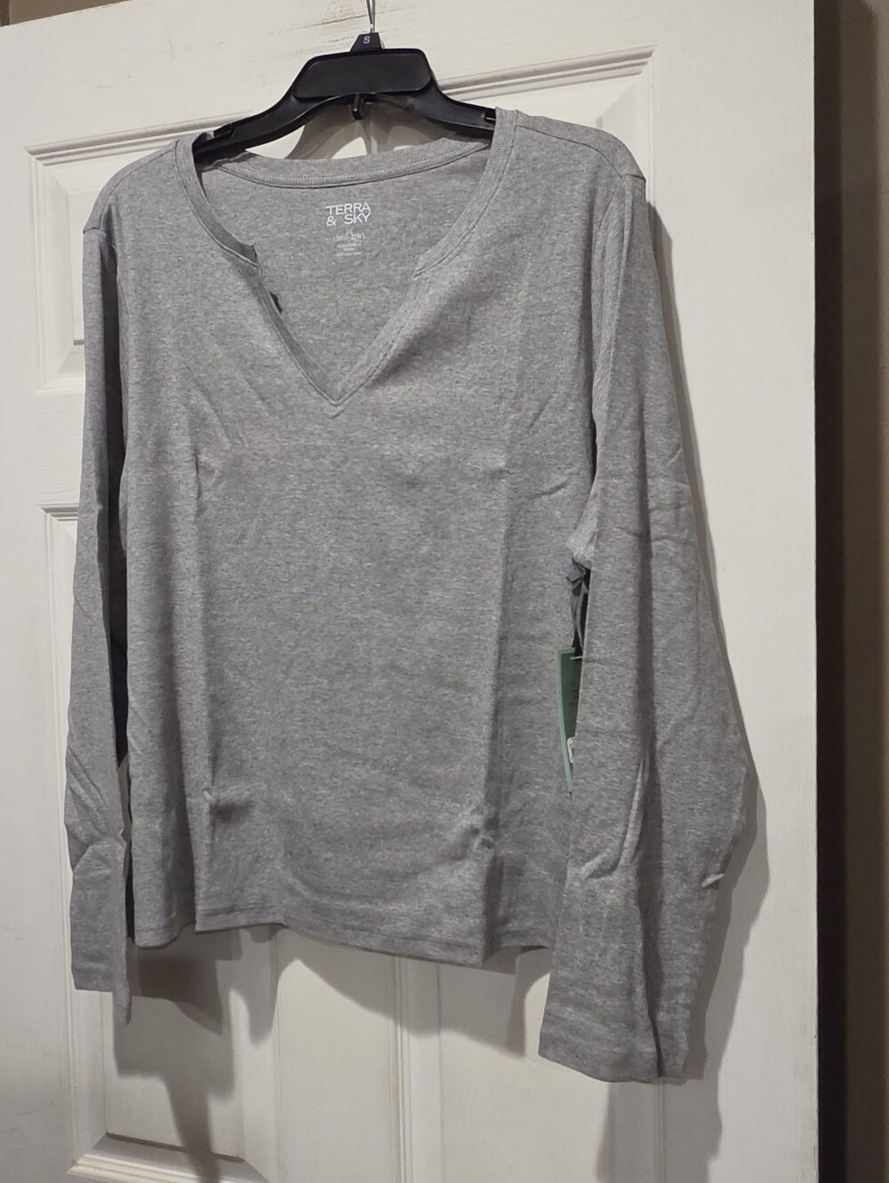 TERRA & SKY NOTCH NECK TOP